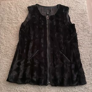 Black fur vest w/zipper. 2 front pockets. Excellent condition.Large.Beautiful.